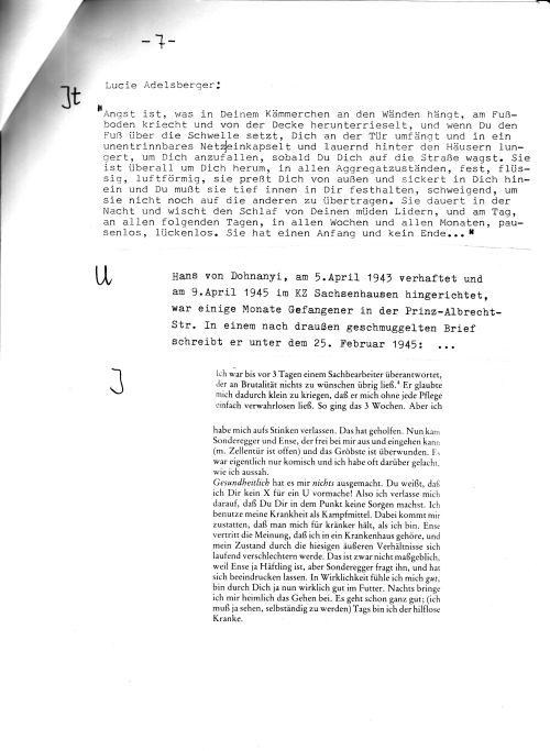 Dokumentenseite mit Zitaten von Lucie Adelsberger über Angst in ihrem Versteck und von Hans von Dohnanyi aus dem Gefängnis. Beide waren Opfer der NS-Verfolgung. Am Rand handschriftliche Markierungen: „J“, „U“ und „Jt“.